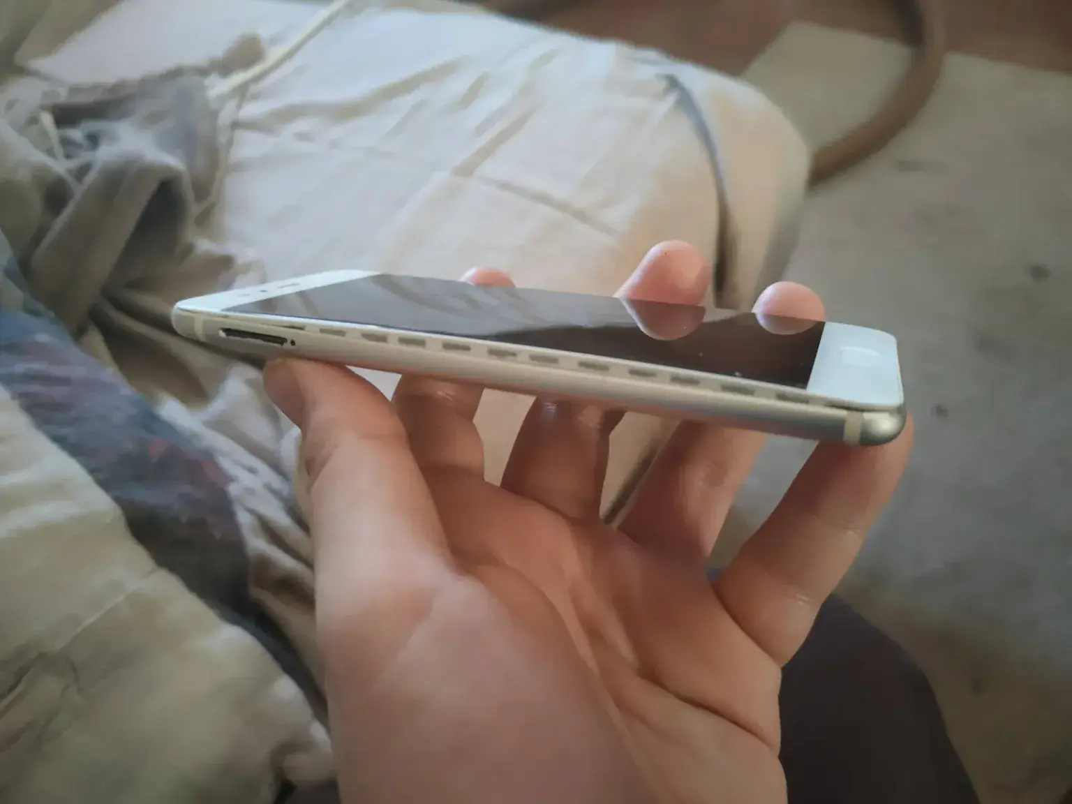 Spuchnięcie baterii w telefonie